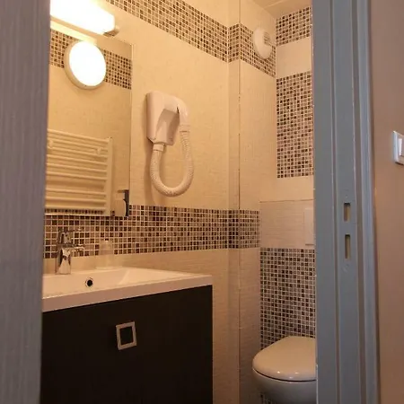 Hoteliere Sarah Bernard Hotel *