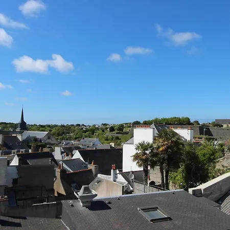 Hoteliere Sarah Bernard * Le Palais