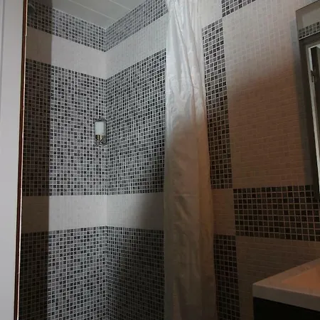 Hotel Hoteliere Sarah Bernard *