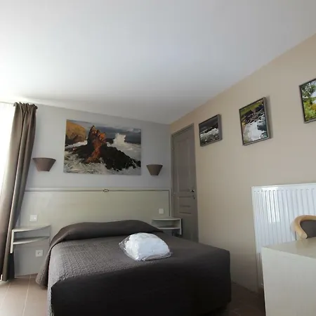 Hotell Hoteliere Sarah Bernard *